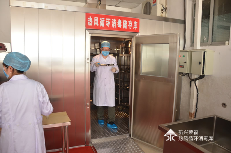 捍卫食品安全:新兴荣福热风消毒库引领餐饮消毒新风尚